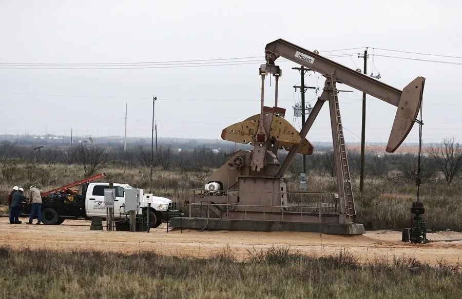 Baja el WTI en medio de anuncios sobre Ormuz y dudas en las conversaciones con Teherán