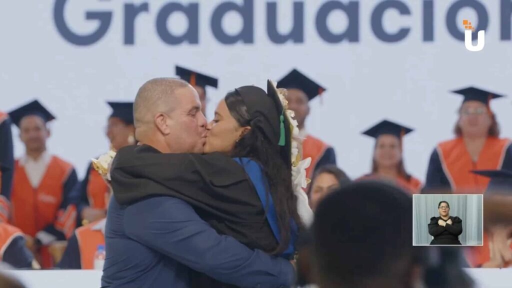 UAPA vuelve a mezclar acto de graduación con propuesta matrimonial en ceremonia celebrada en Nagua