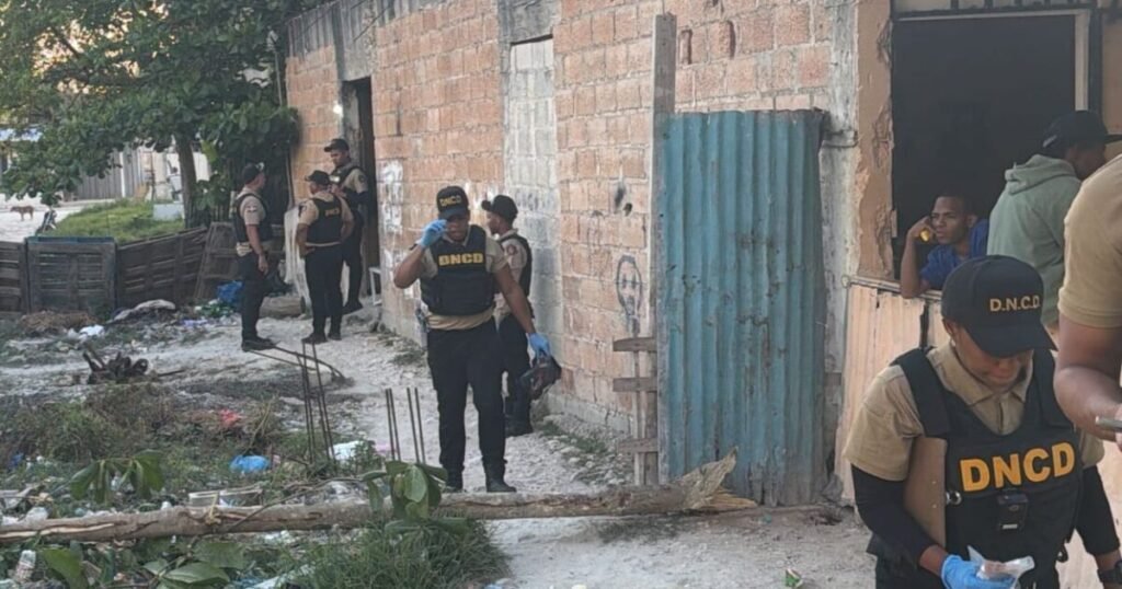 Diez detenidos y más de 1,400 gramos ocupados evidencian continuidad del microtráfico en Verón-Punta Cana