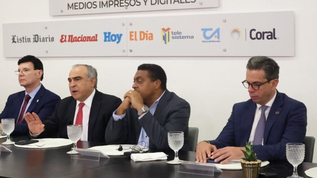 Empresarios piden quitar trabas y apuntalar el crecimiento ante un menor dinamismo