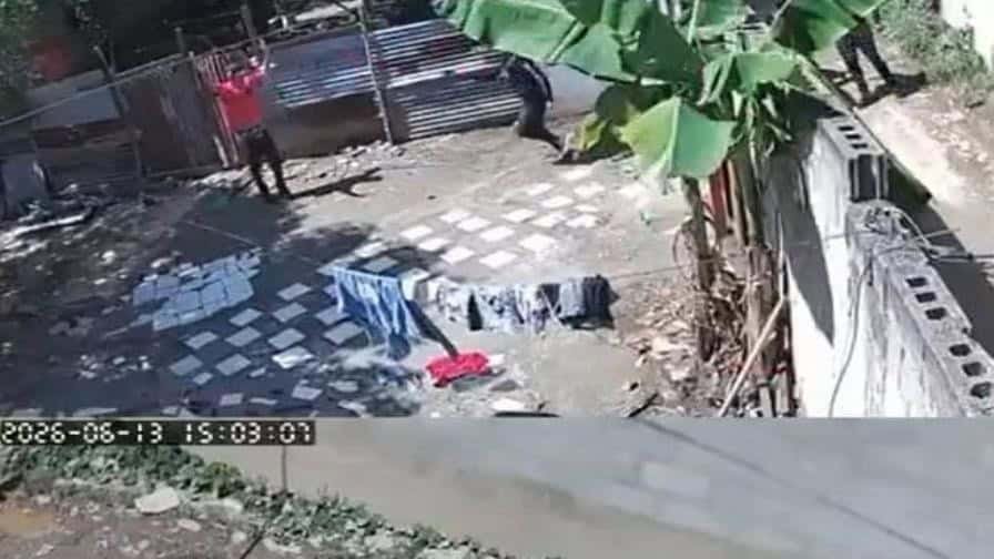 Video en La Vega pone bajo escrutinio a la Policía por disparar a hombre con las manos en alto