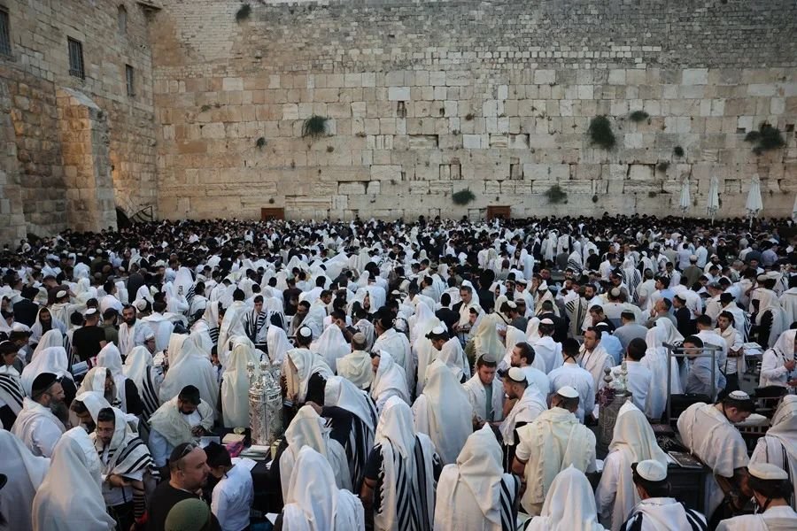 Más de 3,200 colonos irrumpen en Al Aqsa bajo protección policial y reavivan la disputa por el statu quo