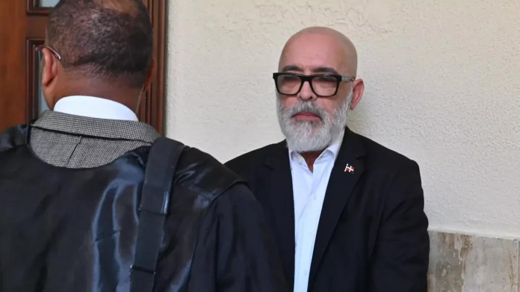 Posponen para el 22 de julio el juicio contra Ángel Martínez por falta de defensa, en un caso que vuelve a salpicar al entorno del PRM