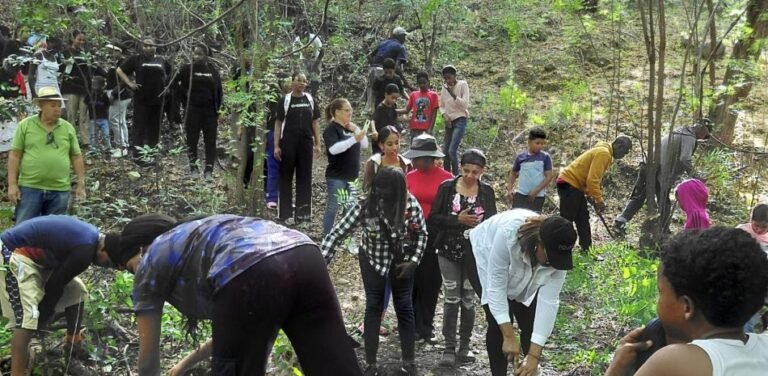 Vecinos de varias comunidades limpian arroyos y cañadas de la Laguna del Majagual