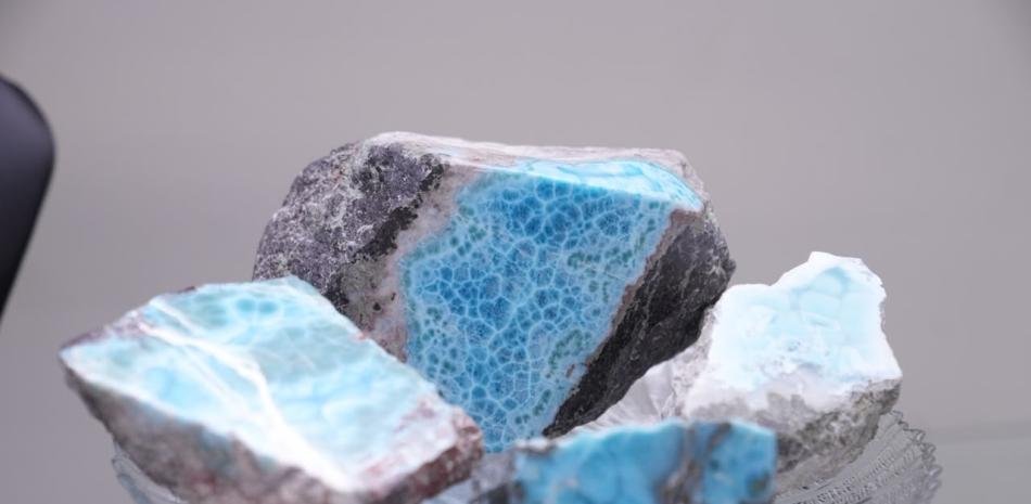 Energía y Minas sale al paso de las dudas por el larimar y asegura que el mercado local está cubierto