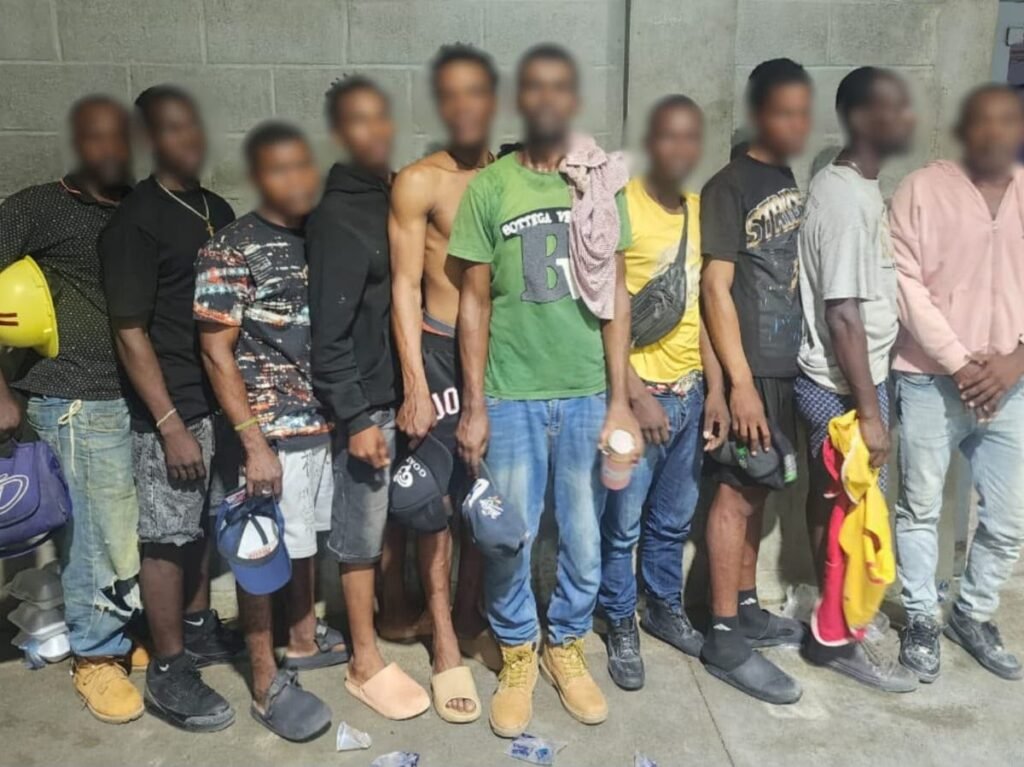 Migración deporta 782 extranjeros en un día y mantiene bajo presión el control migratorio