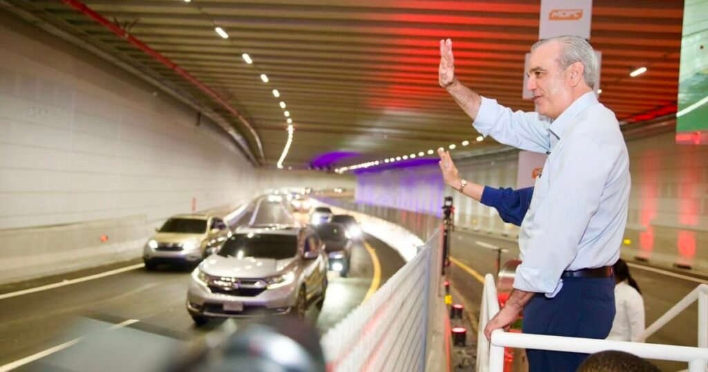 Abinader abre el túnel de Plaza de la Bandera y exhibe la obra de RD$3,300 millones como respuesta al tránsito