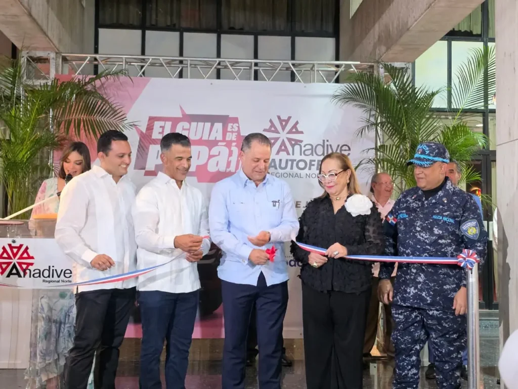 ANADIVE inaugura auto feria en Santiago con promesas de dinamismo económico bajo mirada de fiscalización ciudadana