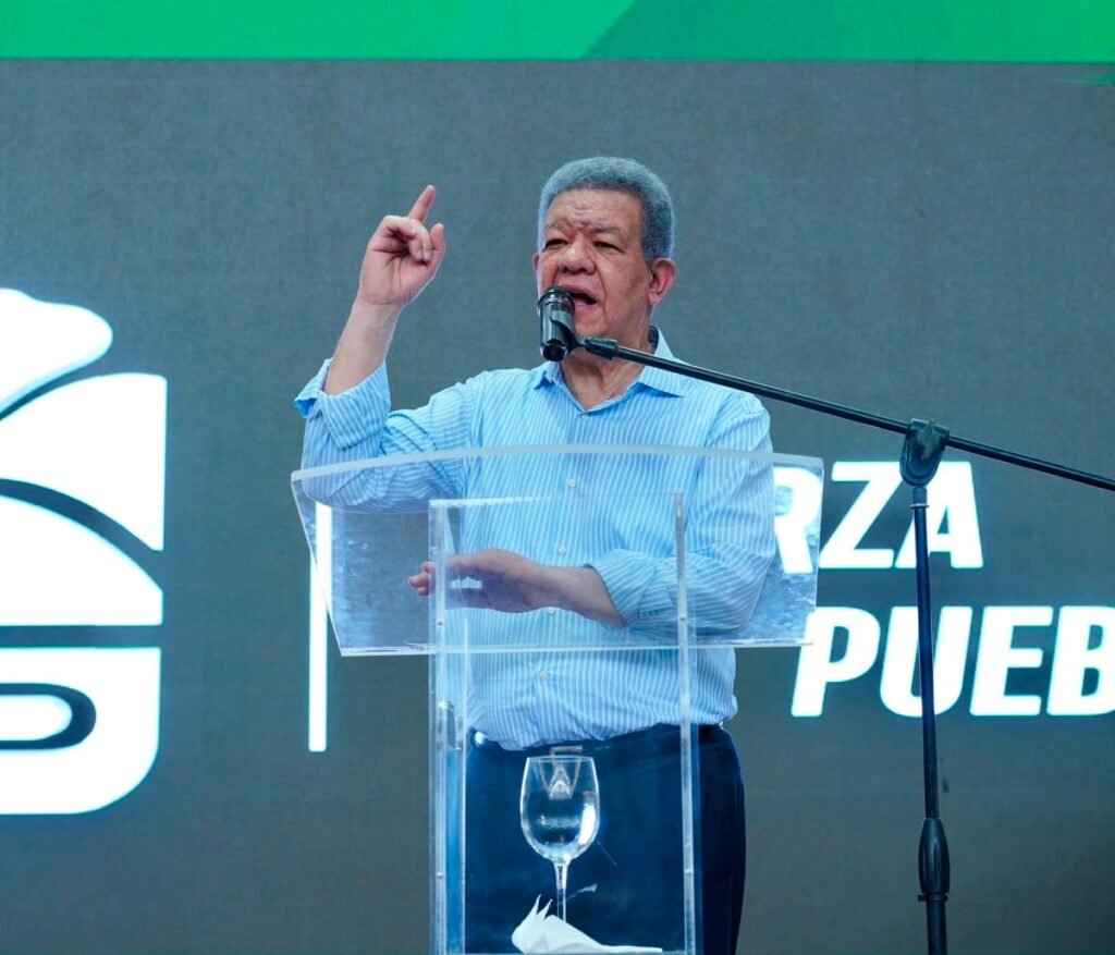 Leonel arremete contra el PRM por la luz y la reforma fiscal pese a contratos de carbón y gas a US$69