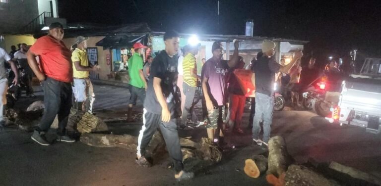 Gas lacrimógeno en Ocoa tras días sin luz: protesta vecinal expone falla sin respuesta