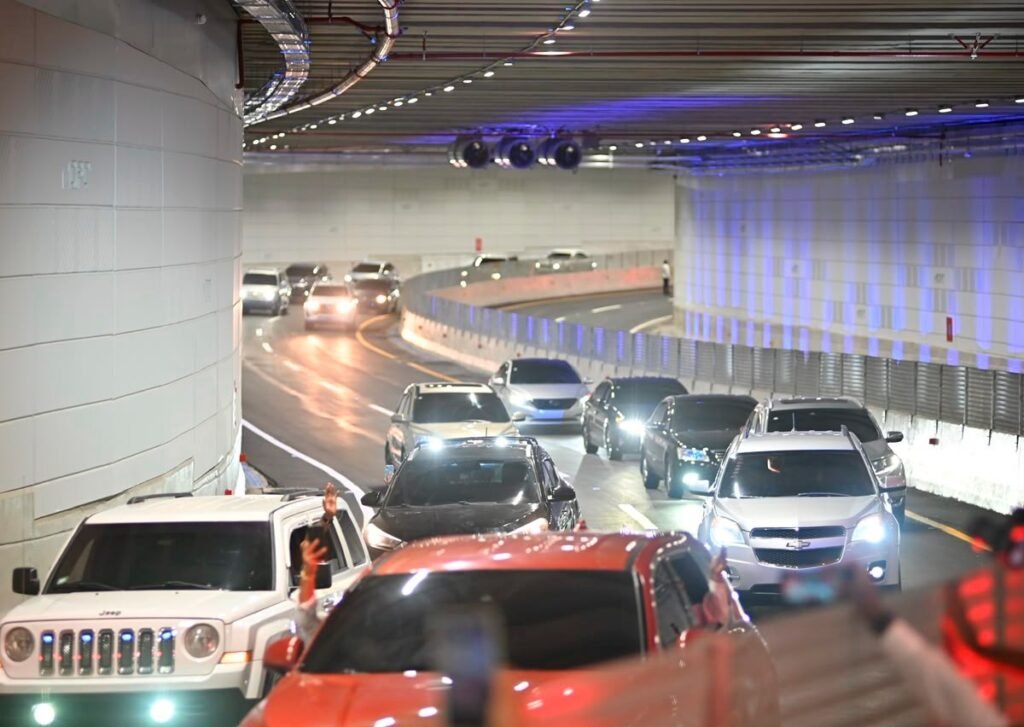 Abinader inaugura paso a desnivel de RD$3,300 millones y coloca bajo escrutinio la promesa oficial de aliviar el tránsito