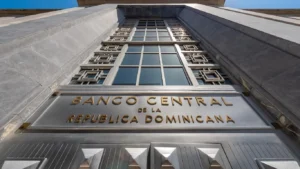 BCRD reporta alza de la IED, pero el flujo sigue concentrado en pocos sectores bajo un escenario que exige vigilancia