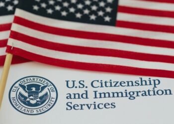 USCIS detecta en Orlando una orden federal y termina con el arresto de un dominicano en plena solicitud de ciudadanía