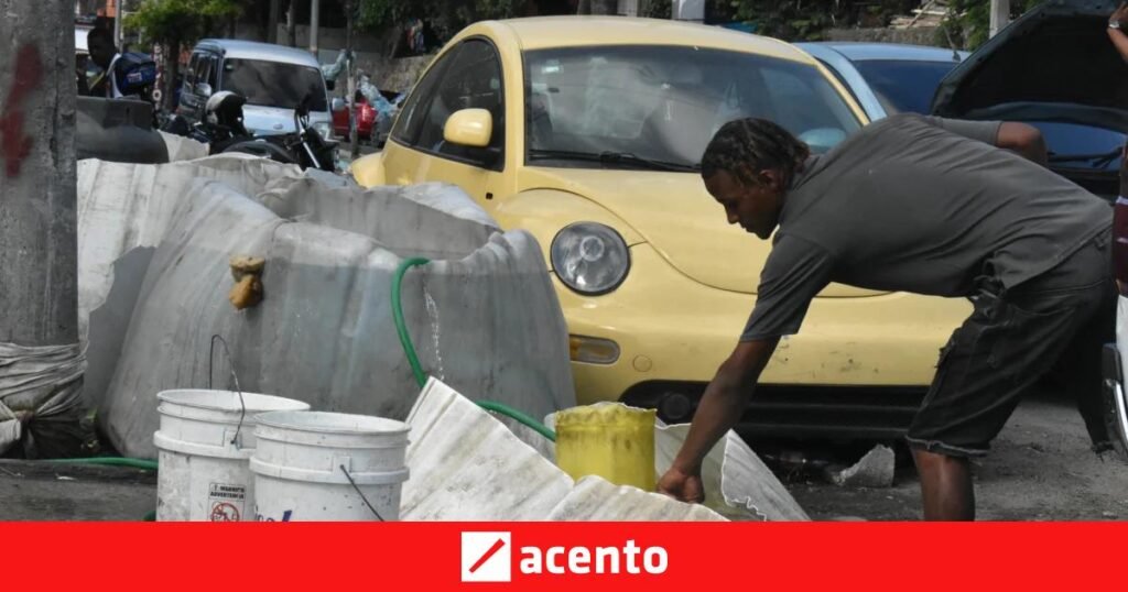 Guachupita cumple 49 años lavando carros bajo el puente y lidiando con la falta de agua