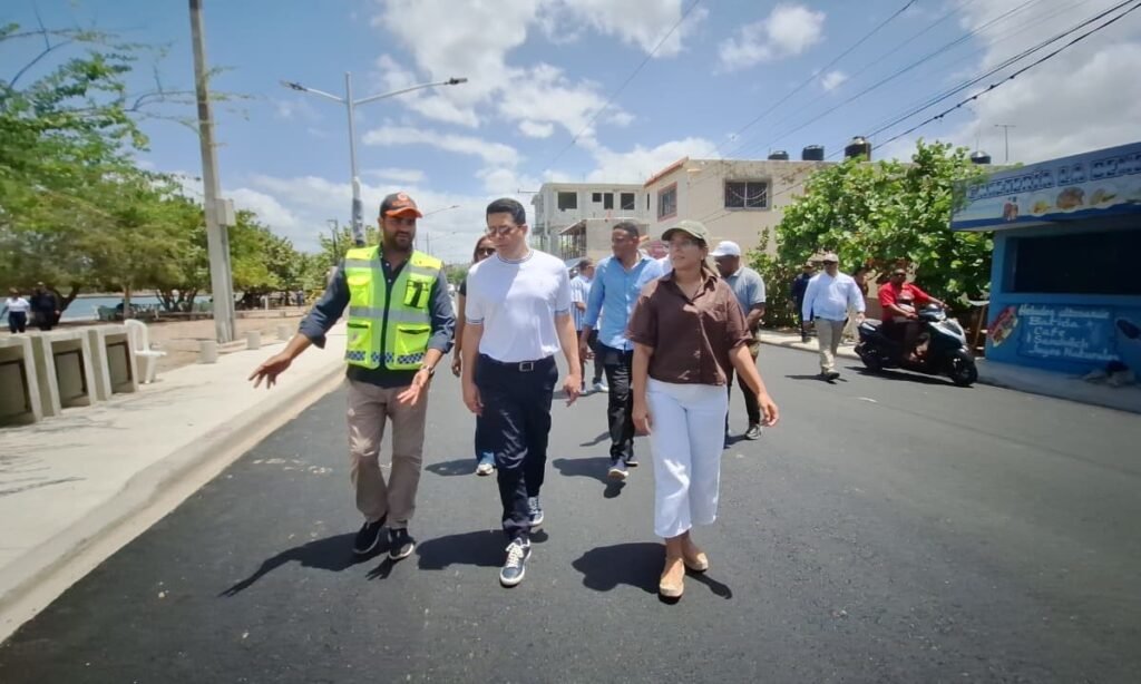 Collado supervisa el tramo final de la renovación de Playa El Faro, en San Pedro de Macorís