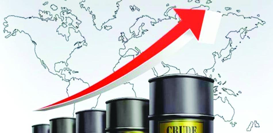 Trump agita el conflicto con Irán y el petróleo salta 6,6 % hasta 84 dólares