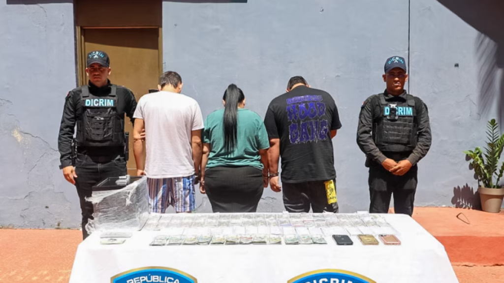 Tres colombianos detenidos por una red de fraude que golpeaba a comerciantes