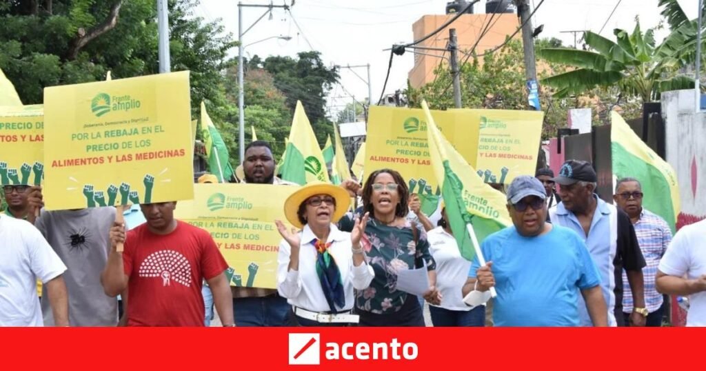 Frente Amplio marcha en Guaricano y carga contra el costo de vida, los servicios públicos y los abusos policiales