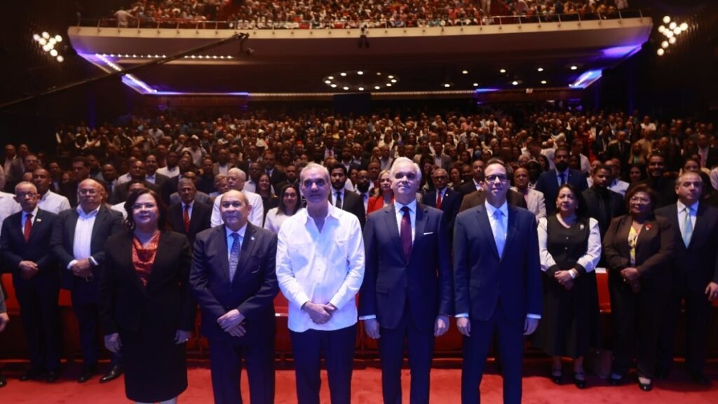 Consulta oficial expone rezagos en educación; mientras Abinader promete otra reforma al Congreso