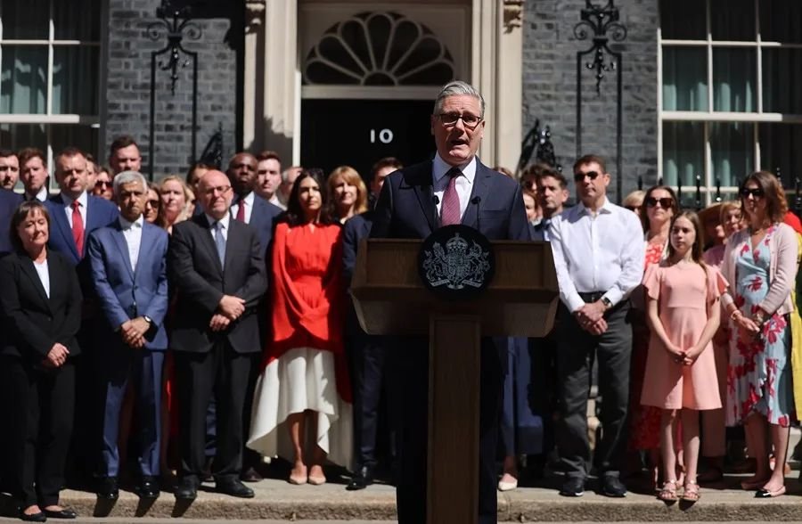 Starmer se despide de Downing Street tras perder apoyos en su grupo laborista