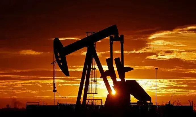 El petróleo cede y vuelve a subir la exigencia sobre la gestión