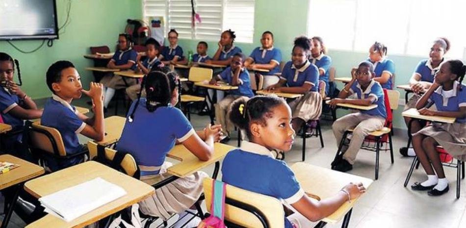 Estudio de la ADP pone bajo presión al Minerd por textos que, según el gremio, diluyen la historia dominicana