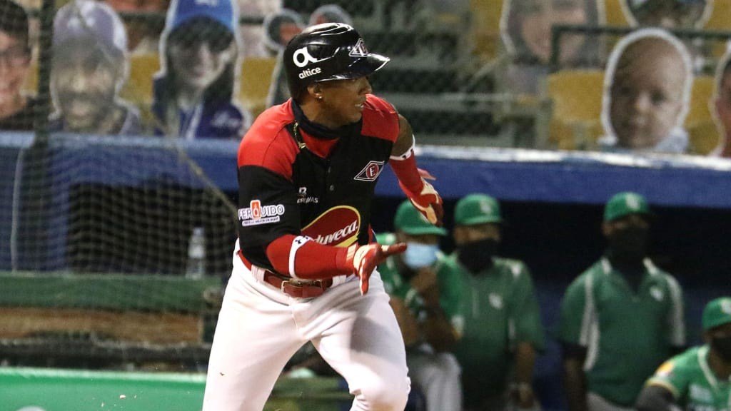 Escogido corta a Wander Franco y a otros tres antes del draft
