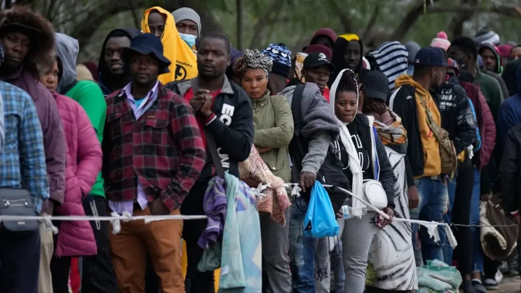 Primer vuelo con 161 deportados a Haití reabre la presión regional tras el fin del TPS