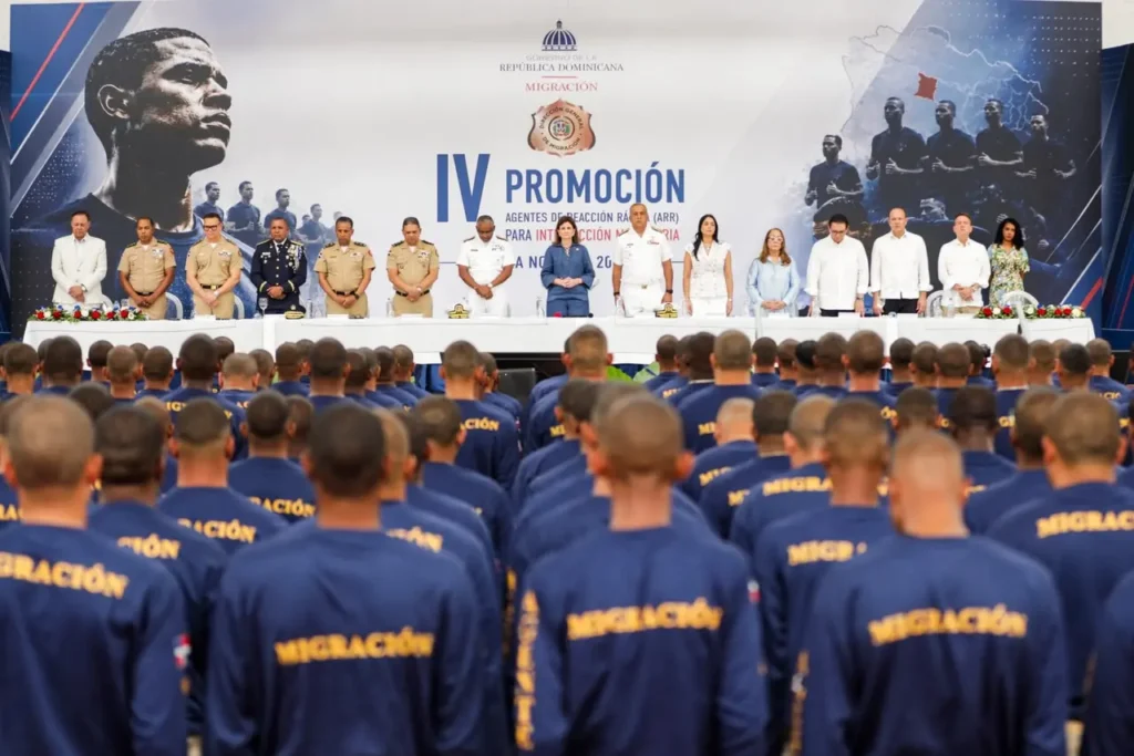 Peña preside en Santiago la graduación de 1,032 jóvenes y 162 agentes de Migración