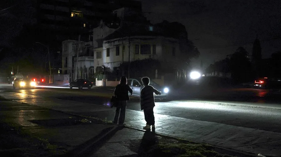 Cuba reconecta su red tras 32 horas, pero el octavo apagón general del año vuelve a exponer la fragilidad del sistema