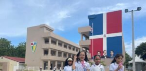 Cambio a leche UHT busca sostener entrega en escuelas de Santiago bajo vigilancia sobre la calidad del servicio