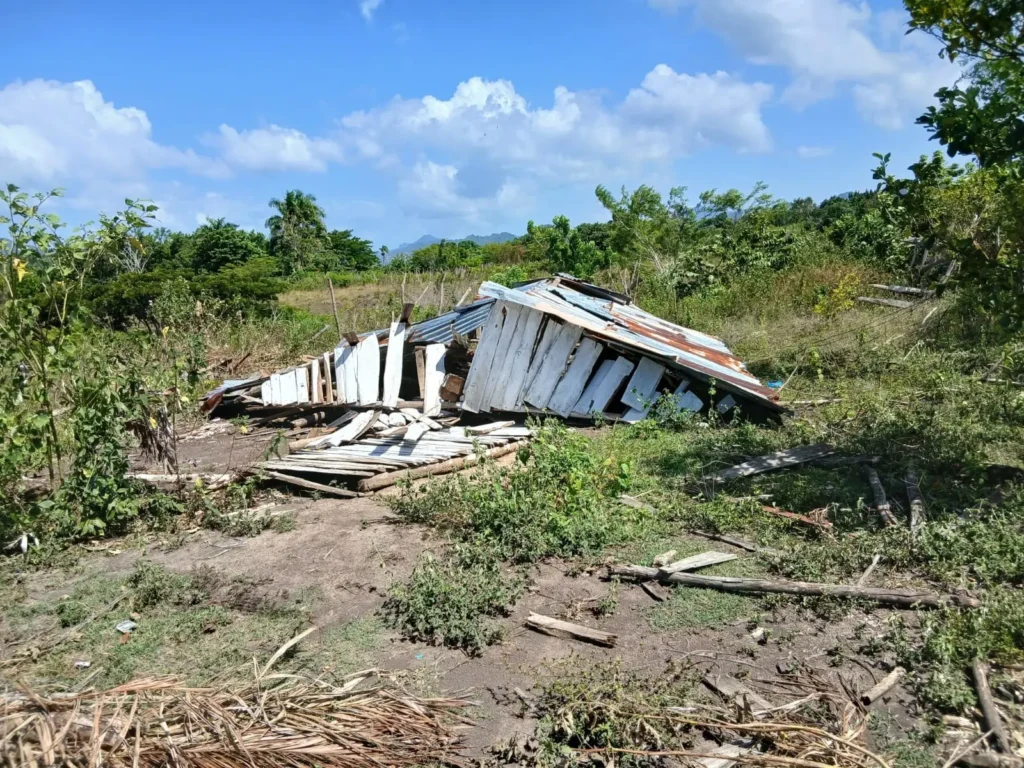 Familias de Llanos de Pérez protestan en Puerto Plata y denuncian arbitrariedad militar