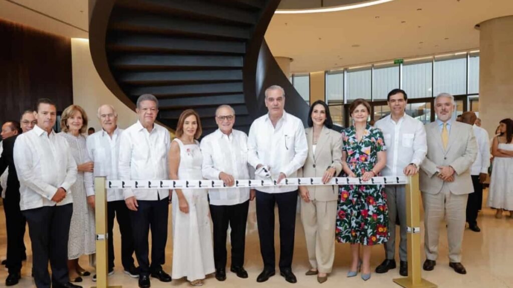 Inauguran centro cultural en Punta Cana tras casi 30 años de espera y con el reto de cerrar la brecha entre turismo y país real