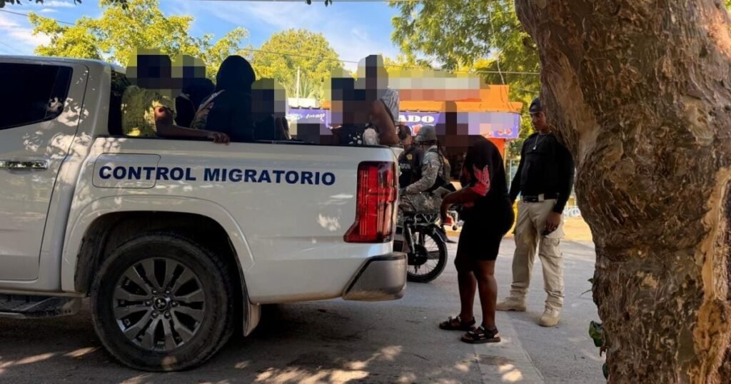 Migración detiene a 1,549 extranjeros y deporta a 1,240 en operativos en varias provincias