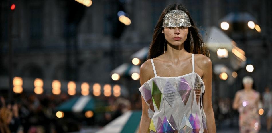 París cierra la temporada con una moda fragmentada y la falda como eje del verano 2027