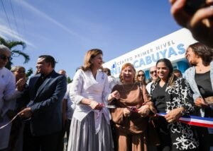 Raquel Peña encabeza entrega de centro remozado en La Vega y reabre el foco sobre el alcance real de la atención primaria