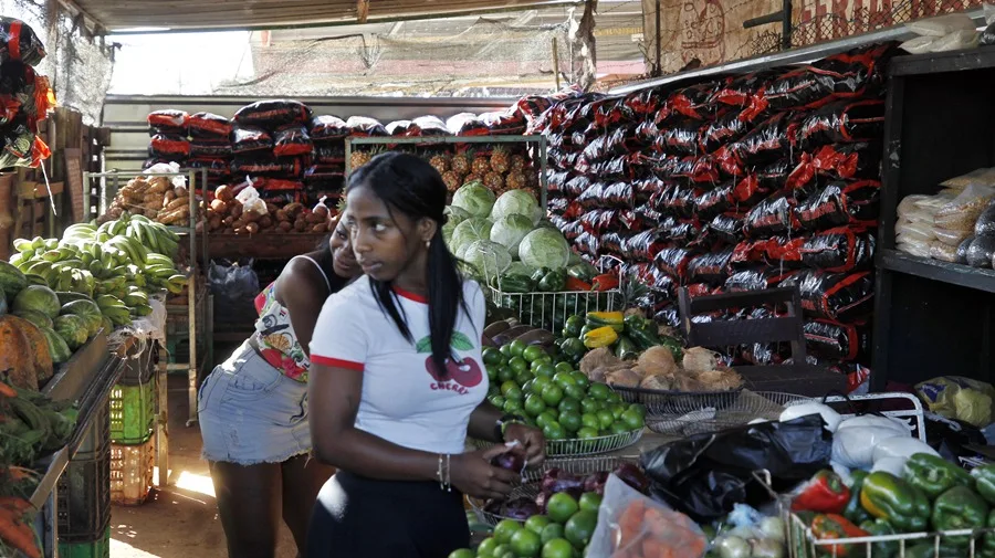 Sancti Spíritus estrena el primer mercado mayorista de Cuba con compras mínimas en dólares y pesos