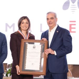 ADHA distingue a Nathalie González-Contreras y coloca al agro ante la exigencia de resultados